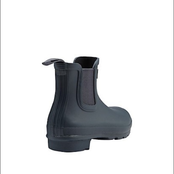 Hunter Boots - Women’s Classic Chelsea Hunter Boots in Black - Picture 3 of 9